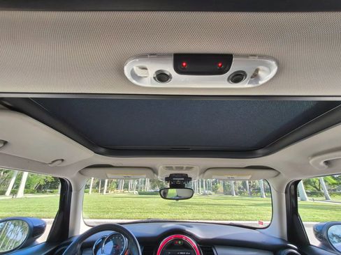 Used 2020 MINI Cooper 4-Door Hardtop w/ Signature Upholstery Package image 20