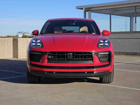 Certified 2025 Porsche Macan image 11