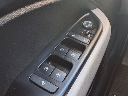 Used 2023 Hyundai Venue SEL image 29