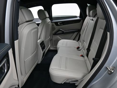 Certified 2021 Porsche Cayenne S image 25