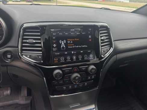 Used 2019 Jeep Grand Cherokee Altitude AWD/4WD image 26