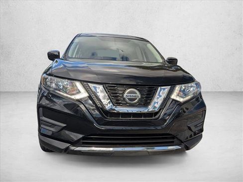 Used 2018 Nissan Rogue S image 2