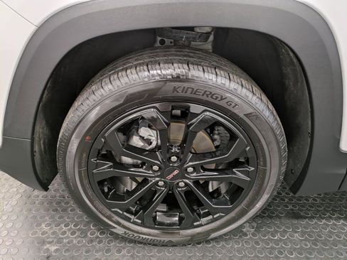 Used 2022 GMC Terrain SLE w/ Driver Convenience Package image 7