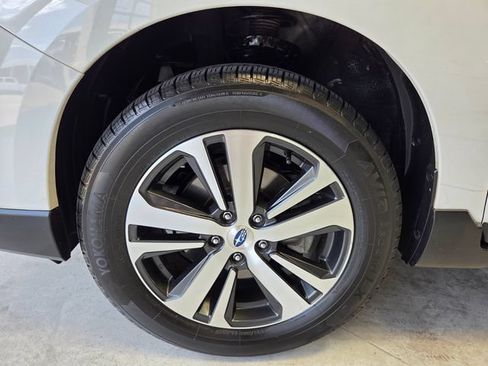 Used 2019 Subaru Outback 2.5i Limited AWD/4WD image 24