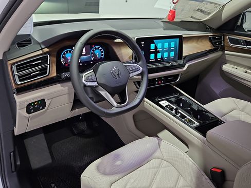 New 2026 Volkswagen Atlas SE FWD image 13