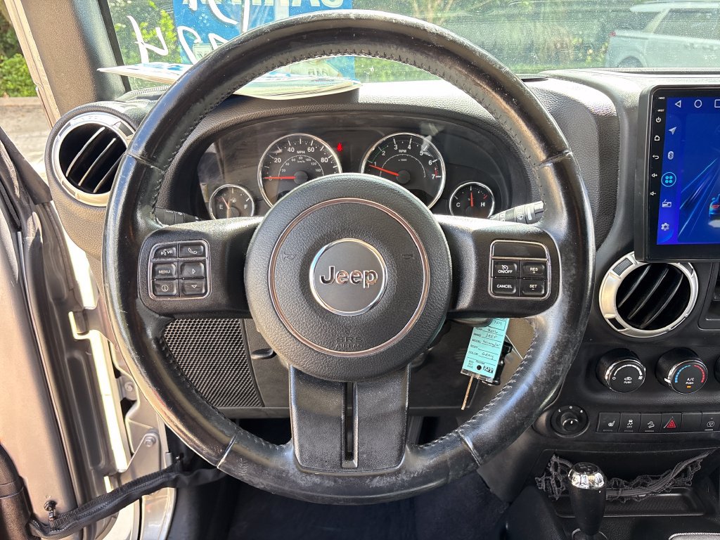 Used 2016 Jeep Wrangler Unlimited Sahara w/ Connectivity Group AWD/4WD image 18