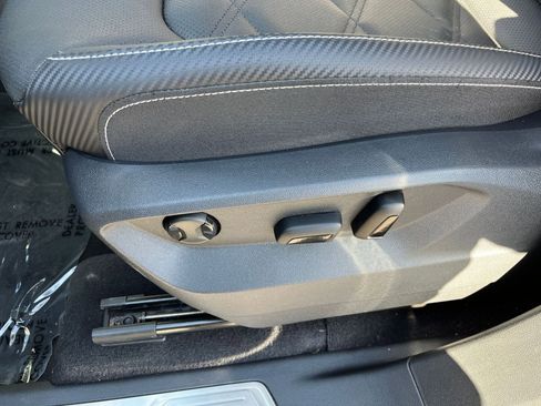 Used 2025 Volkswagen Atlas Cross Sport SE image 23