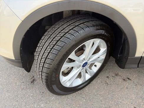 Used 2017 Ford Escape SE AWD/4WD image 16
