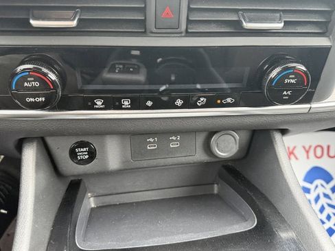 Used 2024 Nissan Rogue SV FWD image 25