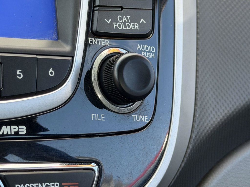 Used 2013 Hyundai Accent GLS w/ Premium Pkg FWD image 29