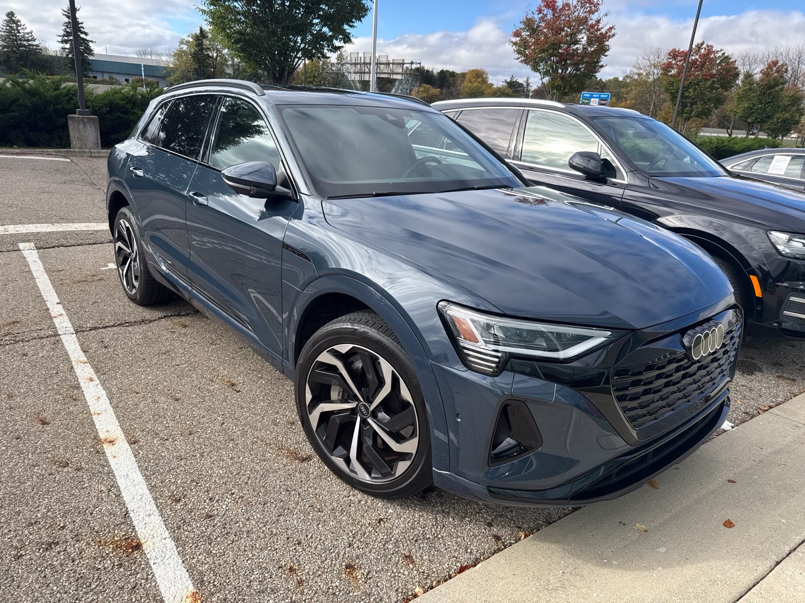 Used 2024 Audi Q8 e-tron Prestige AWD/4WD image 3