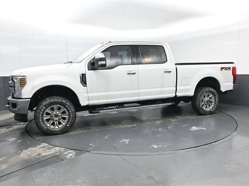 Used 2019 Ford F250 XLT w/ XLT Premium Package image 5