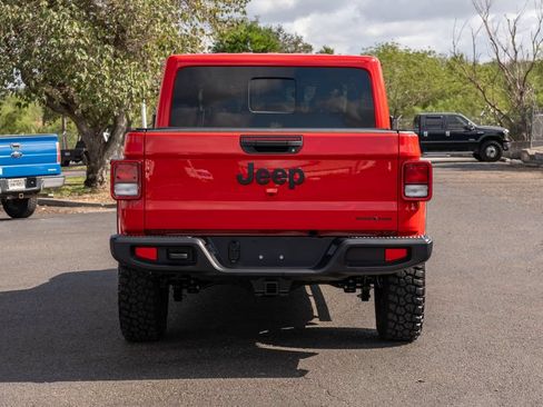 Used 2025 Jeep Gladiator Sport AWD/4WD image 4