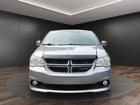 Used 2018 Dodge Grand Caravan GT FWD image 3