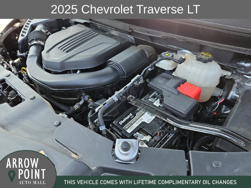 Used 2025 Chevrolet Traverse LT FWD image 14