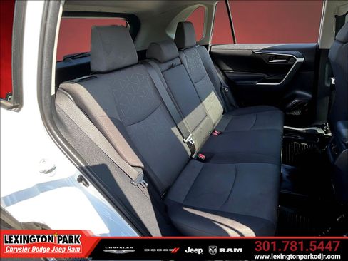 Used 2019 Toyota RAV4 XLE AWD/4WD image 24