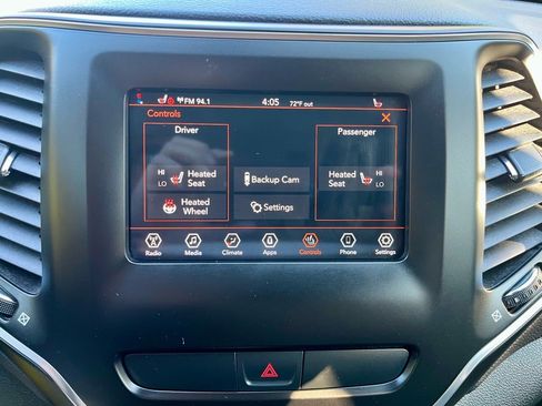 Used 2019 Jeep Cherokee Latitude w/ Cold Weather Group image 22