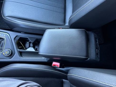 Certified 2022 Volkswagen Tiguan SE R-Line image 28