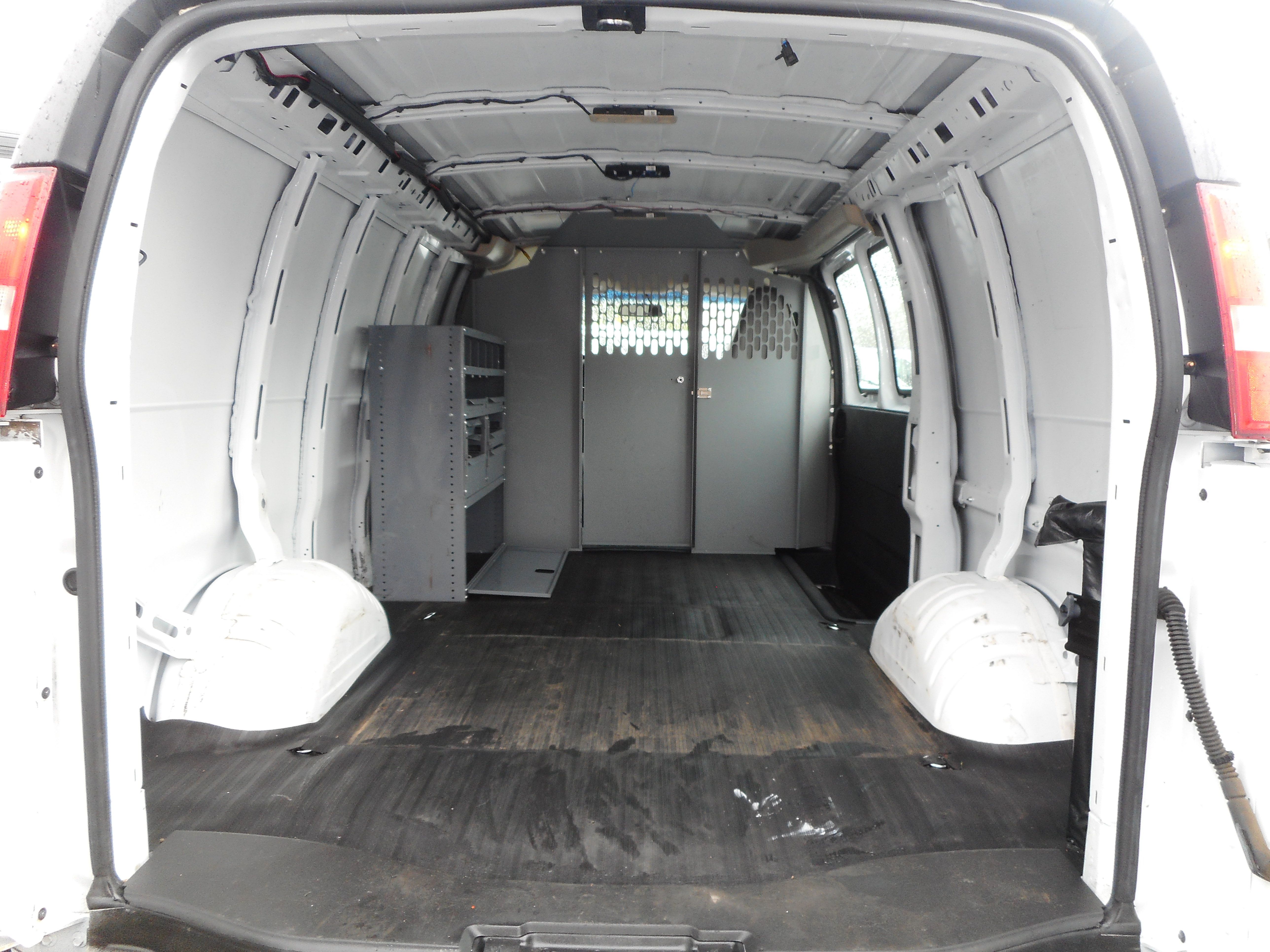Used 2016 Chevrolet Express 2500 RWD image 16