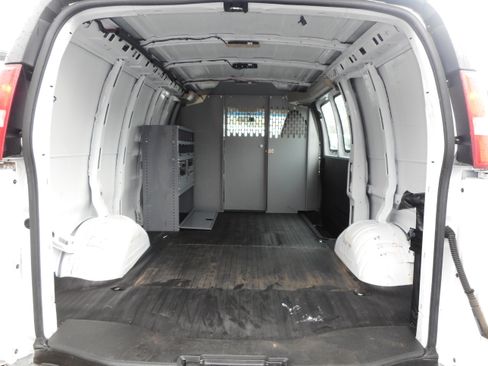 Used 2016 Chevrolet Express 2500 RWD image 16