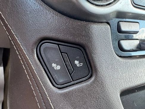 Used 2016 Chevrolet Suburban LT w/ Luxury Package RWD image 10