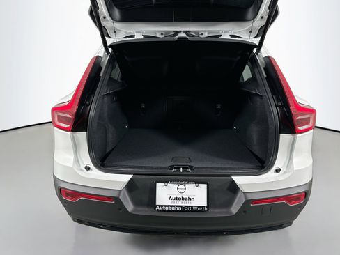 New 2026 Volvo XC40 B5 Core image 28