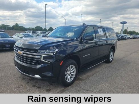 Used 2024 Chevrolet Suburban LT RWD image 18