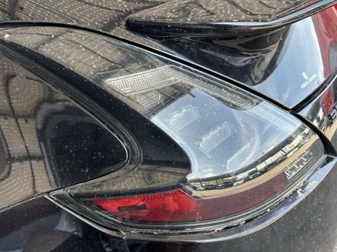 Used 2016 Nissan 370Z Coupe RWD image 10