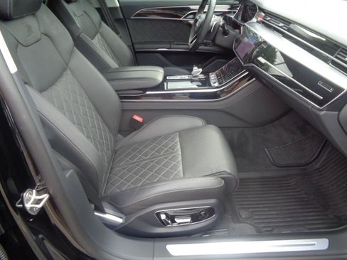 Used 2023 Audi S8 AWD/4WD image 31