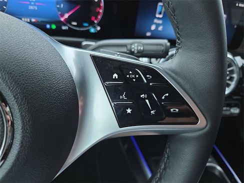 Used 2026 Mercedes-Benz GLB 250 4MATIC image 23