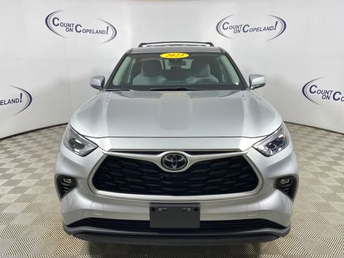 Used 2023 Toyota Highlander LE AWD/4WD image 2