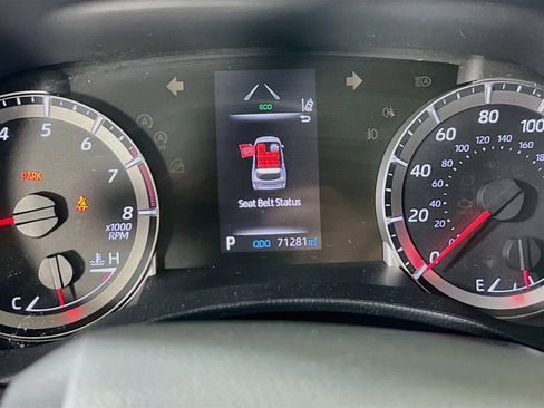 Used 2021 Toyota Highlander LE AWD/4WD image 12