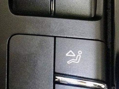 Used 2013 Porsche Cayenne S image 21