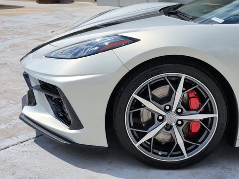 Used 2021 Chevrolet Corvette Stingray Preferred Cpe w/ Z51 Performance Package RWD image 9