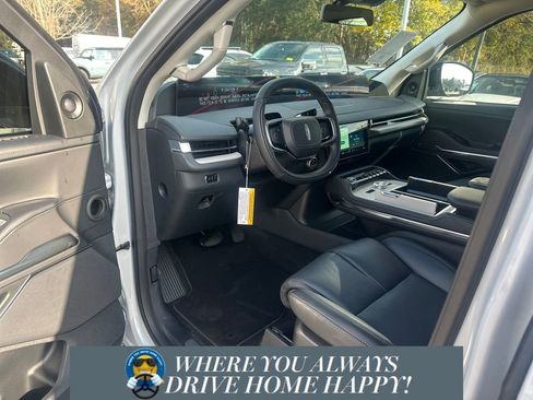 New 2026 Lincoln Navigator L Premier image 9