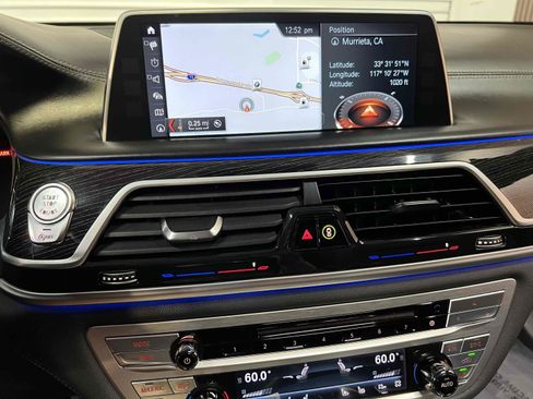 Used 2018 BMW 750i RWD image 9