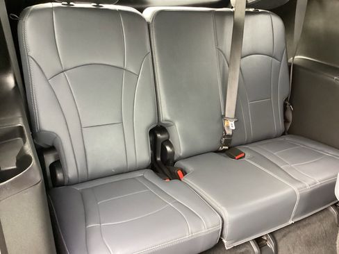 Used 2024 Buick Enclave Premium image 22