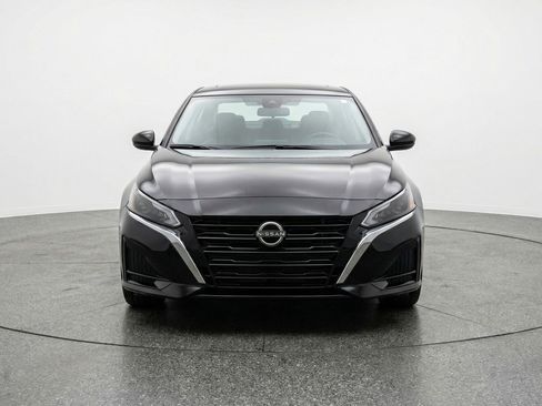 Used 2025 Nissan Altima 2.5 SV image 2