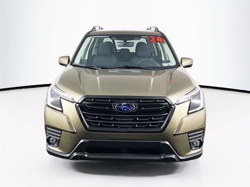 Used 2024 Subaru Forester Premium image 2