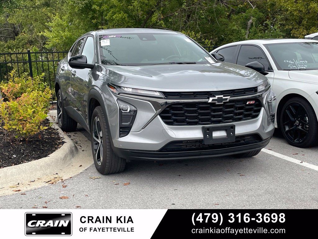 Used 2024 Chevrolet Trax RS FWD image 1