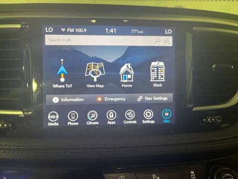 Used 2020 Chrysler Pacifica Limited FWD image 30