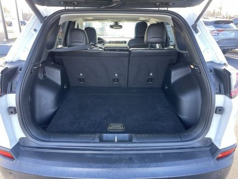 Used 2019 Jeep Cherokee Limited image 5