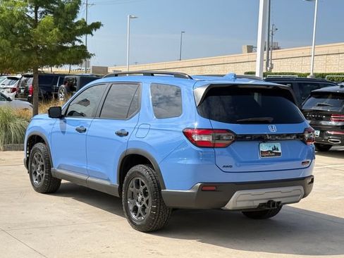 Used 2025 Honda Pilot TrailSport image 5