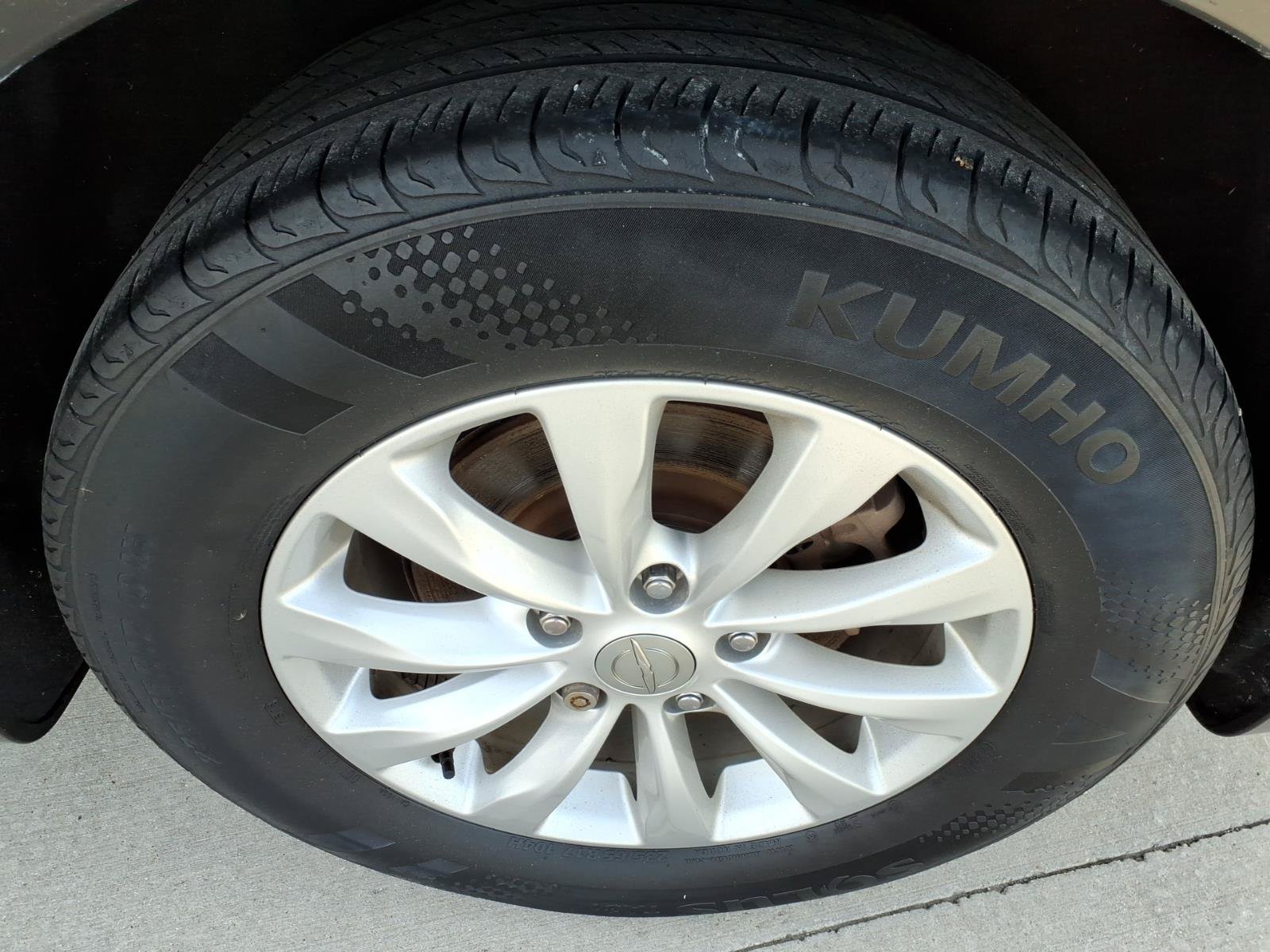 Used 2019 Chrysler Pacifica LX w/ Tire & Wheel Group FWD image 5
