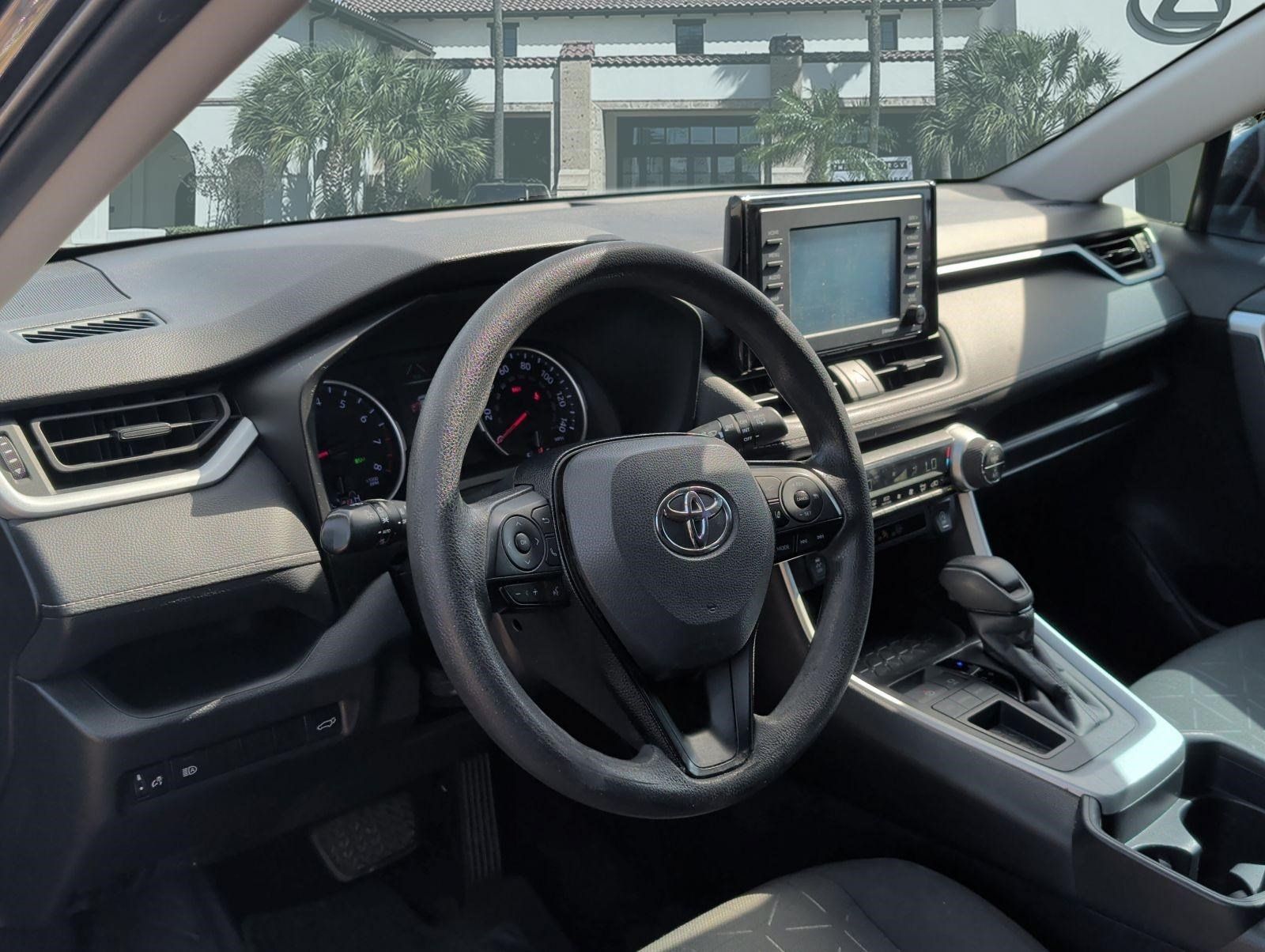 Used 2021 Toyota RAV4 XLE w/ Convenience Package FWD image 12
