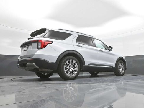 Used 2025 Ford Explorer Platinum RWD image 47