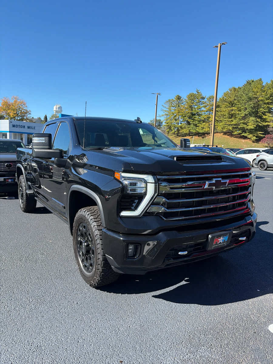 Used 2024 Chevrolet Silverado 2500 High Country w/ Midnight Edition AWD/4WD image 13