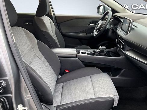 Used 2023 Nissan Rogue SV image 7