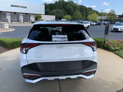 Used 2023 Kia Sportage EX FWD image 9