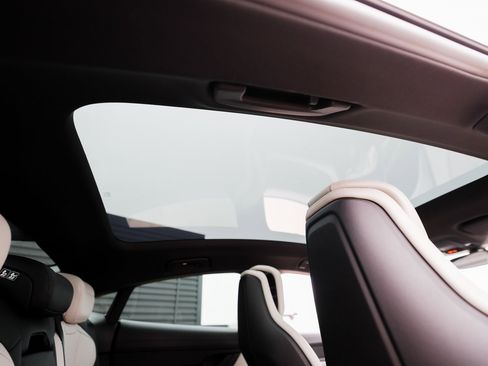 Certified 2023 Porsche Taycan image 31